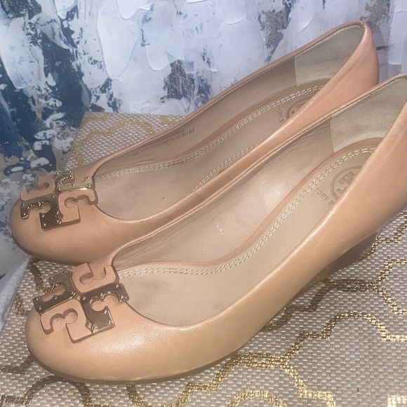 Authentic Tory Burch Lowell New Logo Wedge Pump with Stacked wooden heels - Picture 6 of 17
